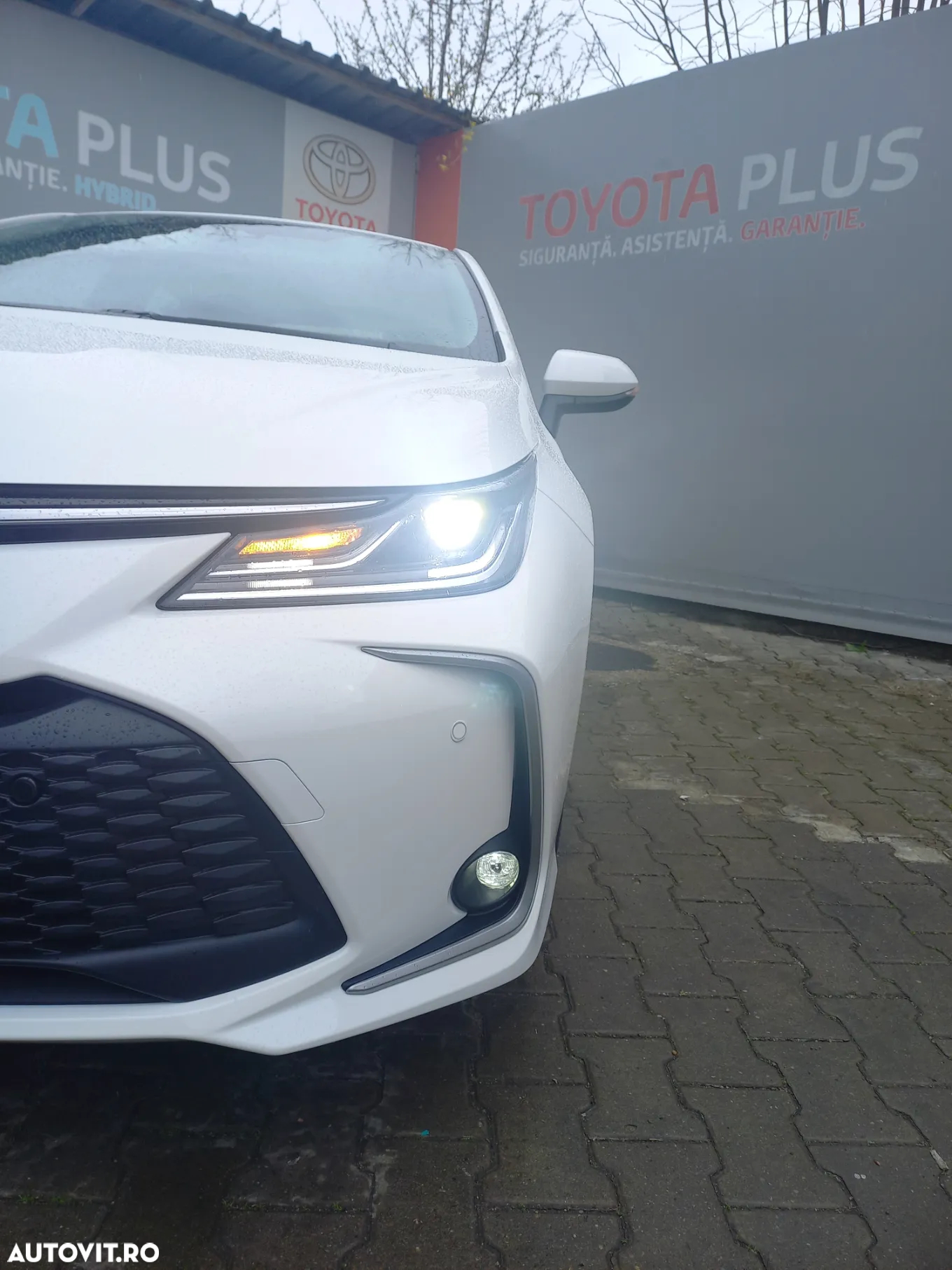 Toyota Corolla 1.8 HSD Business - 30