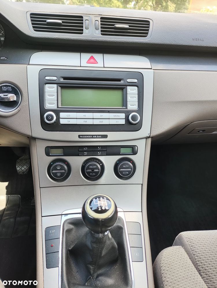 Volkswagen Passat 2.0 FSI Comfortline - 15