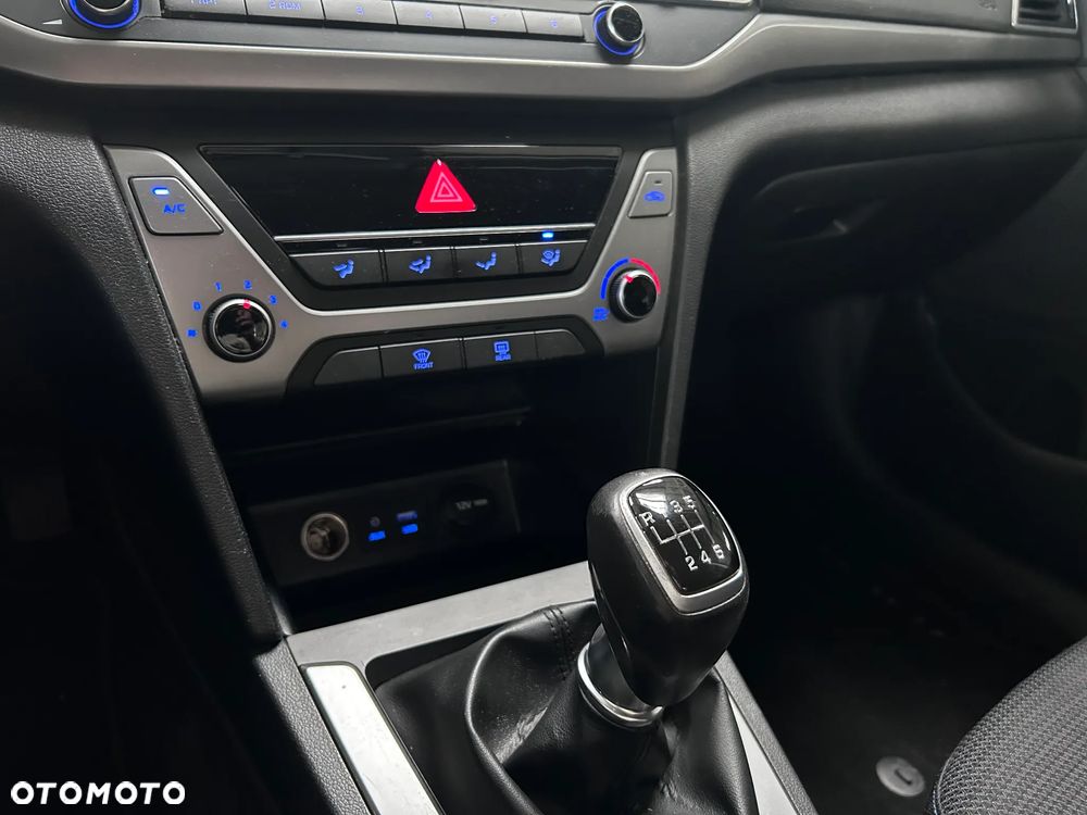 Hyundai Elantra 1.6 Classic Plus - 16