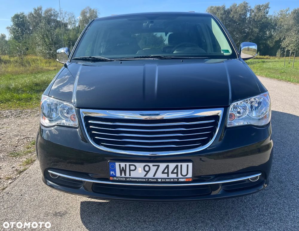 Chrysler Town & Country - 8