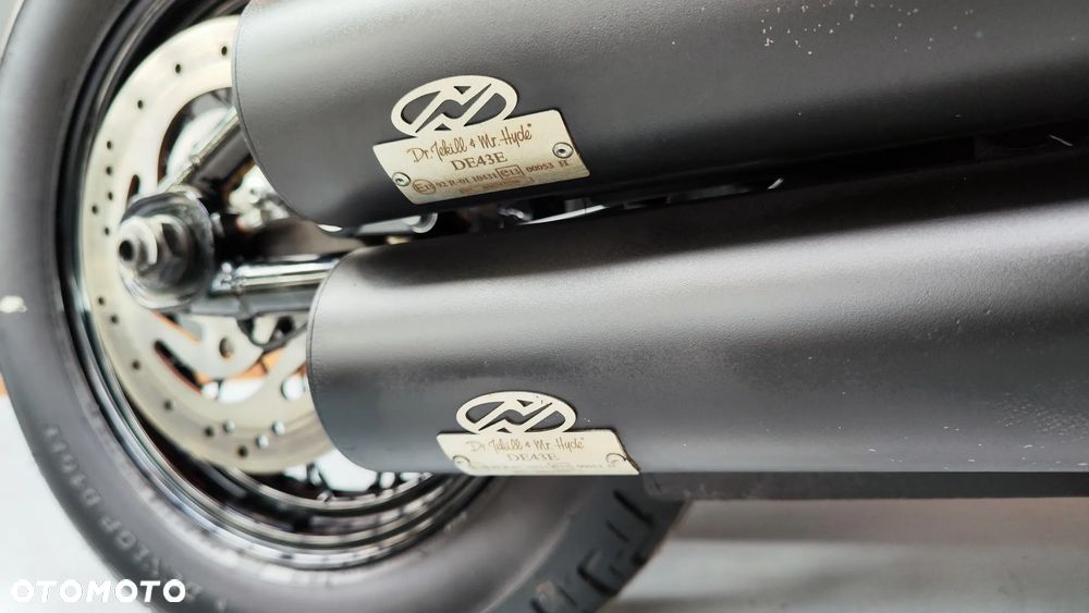 Harley-Davidson Softail Street Bob - 16