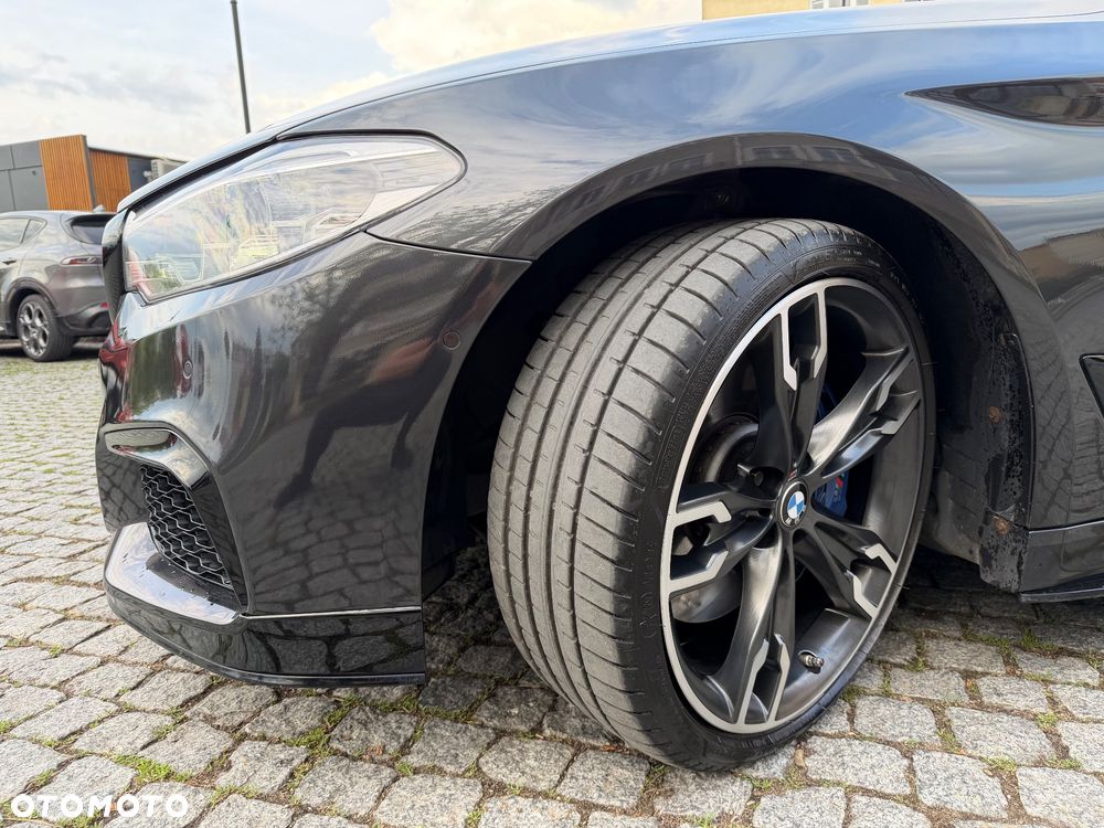 BMW Seria 5 M550i xDrive - 39