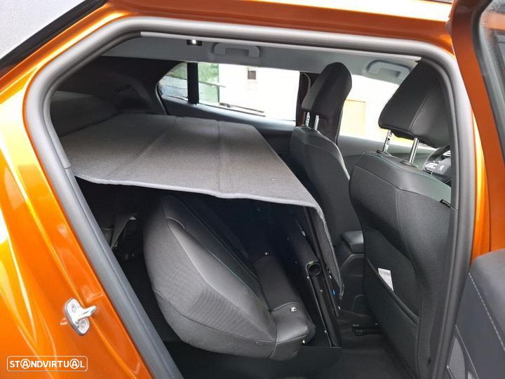 Peugeot e-2008 50 kWh Allure - 3