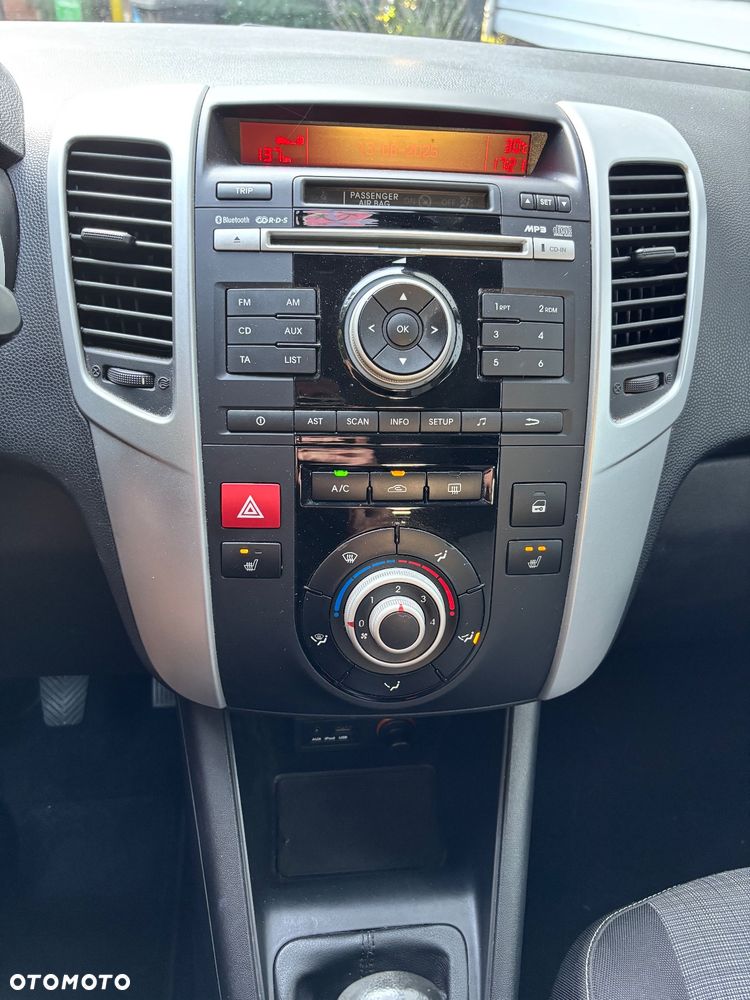 Kia Venga 1.4 CRDi 90 Attract - 11