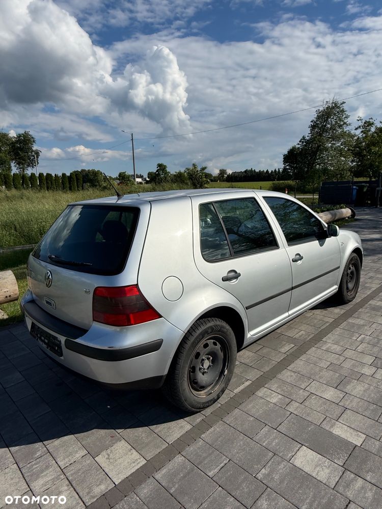 Volkswagen Golf 1.6 Basis - 4