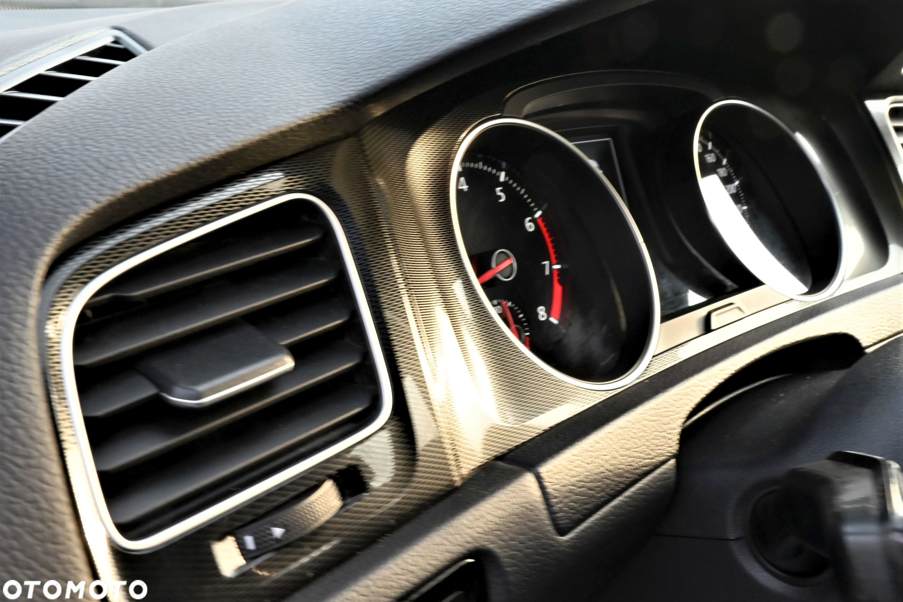 Volkswagen Golf - 32