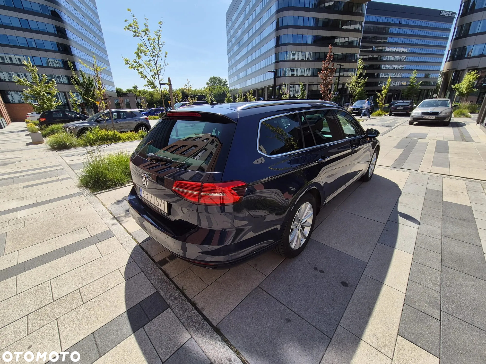 Volkswagen Passat Variant 1.6 TDI (BlueMotion Technology) DSG Comfortline - 4