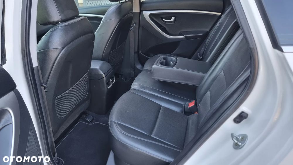 Hyundai i30 1.6 GDI Premium - 37