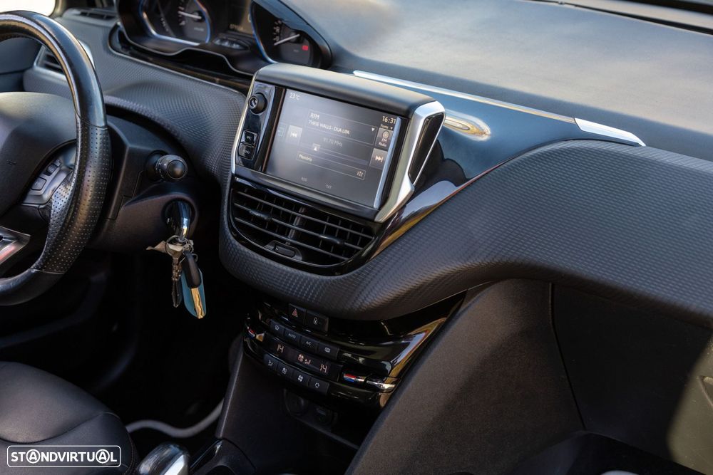 Peugeot 2008 1.2 PureTech Crossway - 58