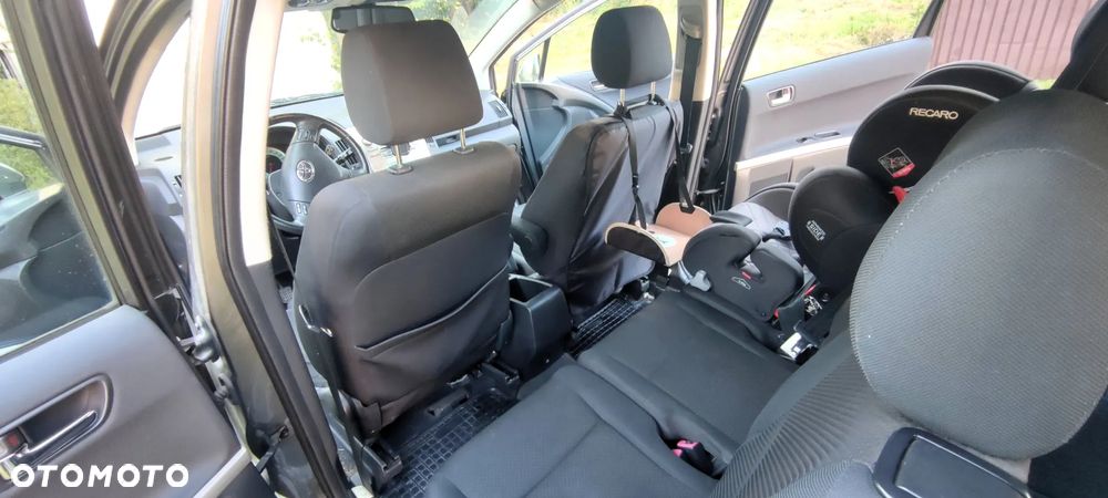 Toyota Corolla Verso 1.8 Sol + 7os - 12