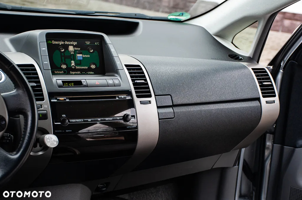 Toyota Prius (Hybrid) Executive - 33