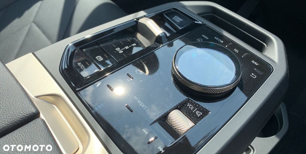 BMW iX xDrive50 - 9