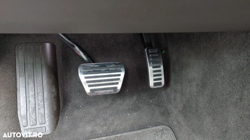 Land Rover Discovery 2.0 L SD4 Ingenium HSE - 23