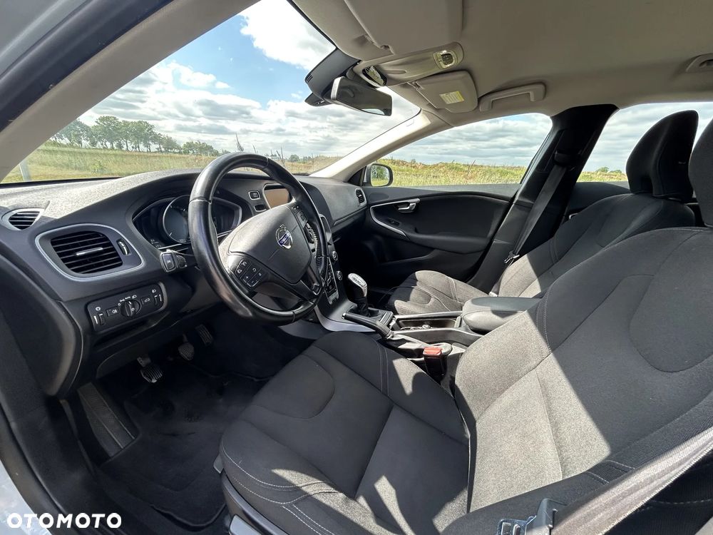 Volvo V40 D2 - 15