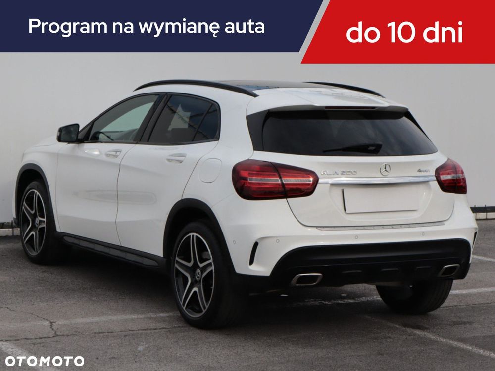 Mercedes-Benz GLA - 6