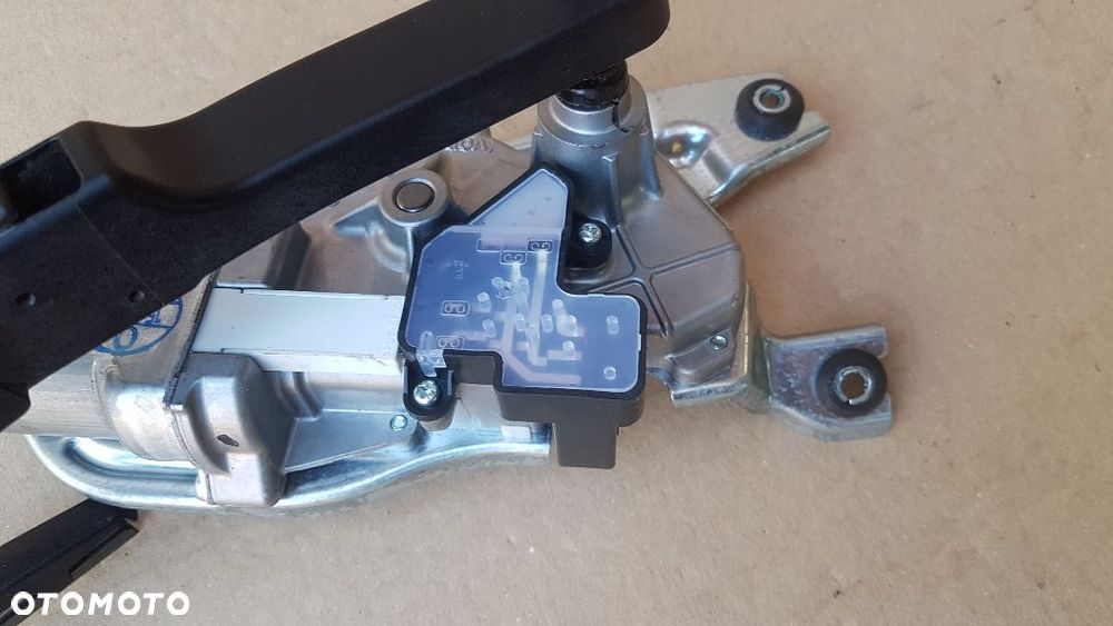 BMW 218d seria 2 F45 Active Tourer mechanizm ramię wycieraczki szyby tylnej - 4