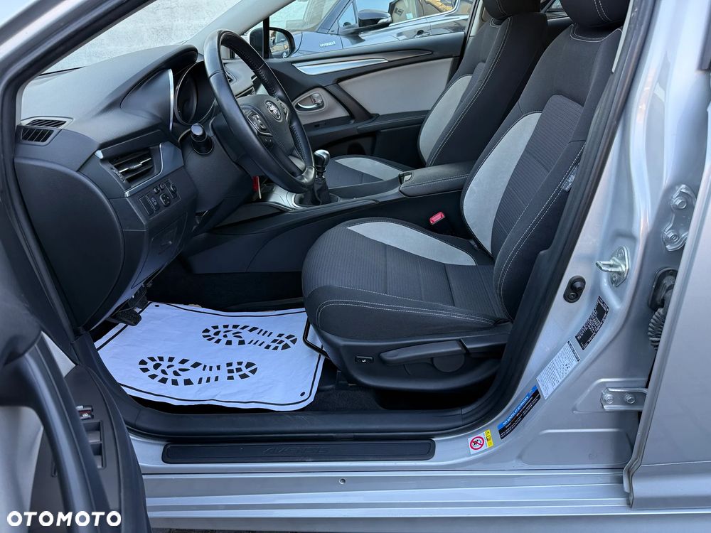 Toyota Avensis 2.0 D-4D Premium - 18