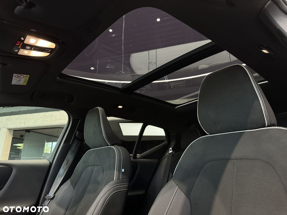 Volvo XC 40 B4 Plus Dark - 12