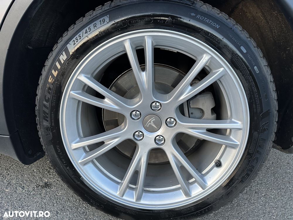 Tesla Model Y - 31