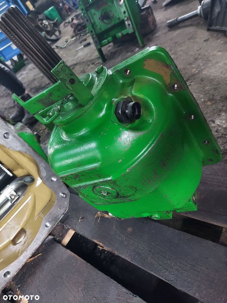 PRZYSTAWKA NAPĘDU PRZEDNIEGO L153337 Z47 Z27 Z44 JOHN DEERE 6420 2002r - 3
