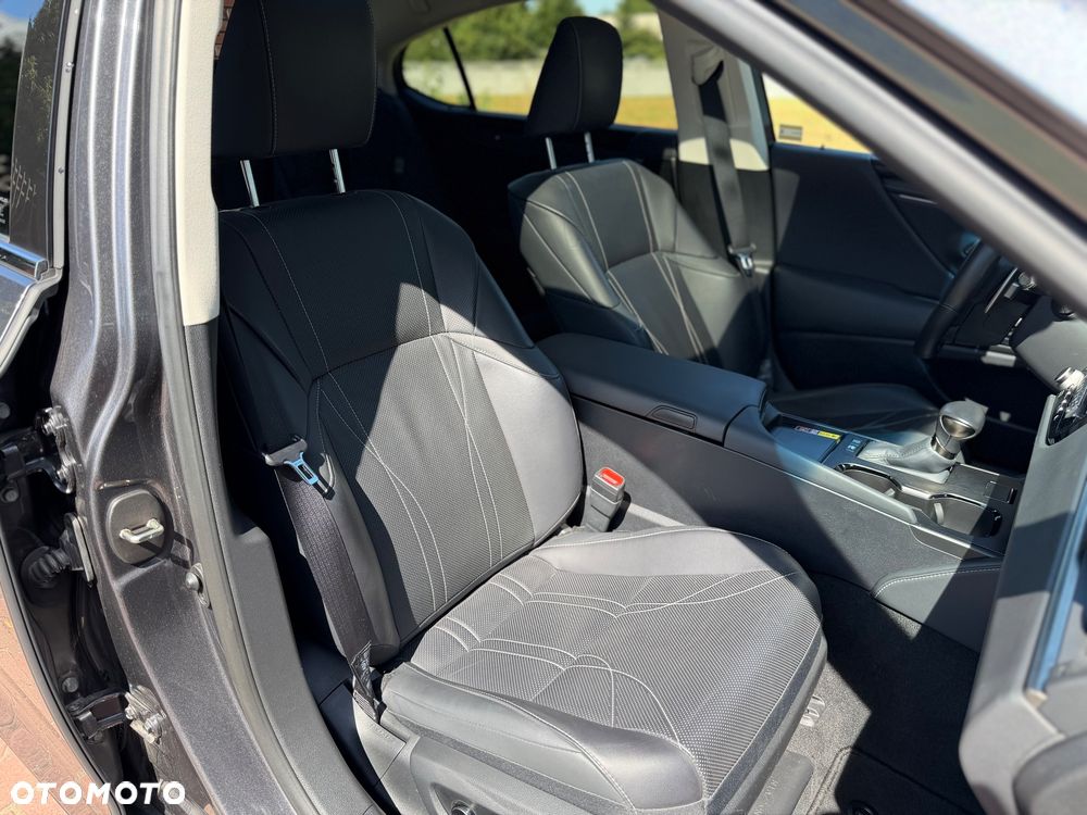 Lexus ES 300h Prestige - 35