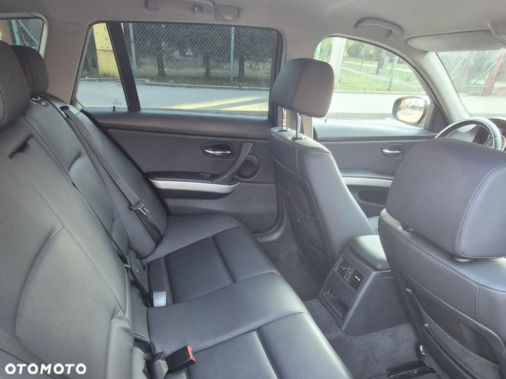 BMW Seria 3 320d Efficient Dynamics Edition - 12