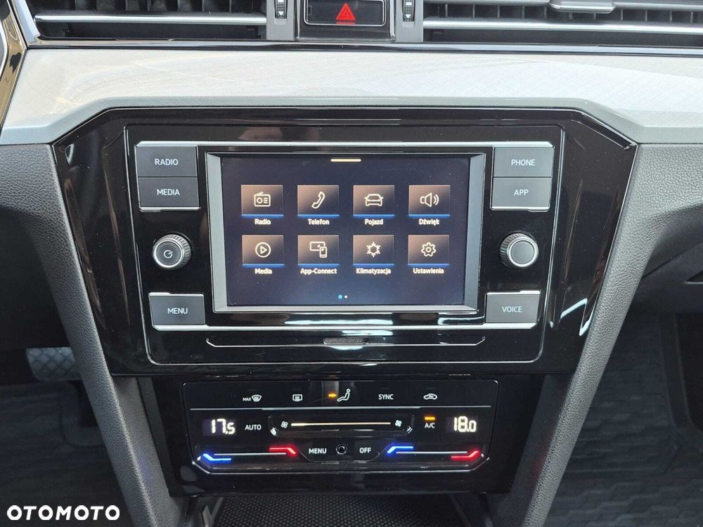 Volkswagen Passat - 11