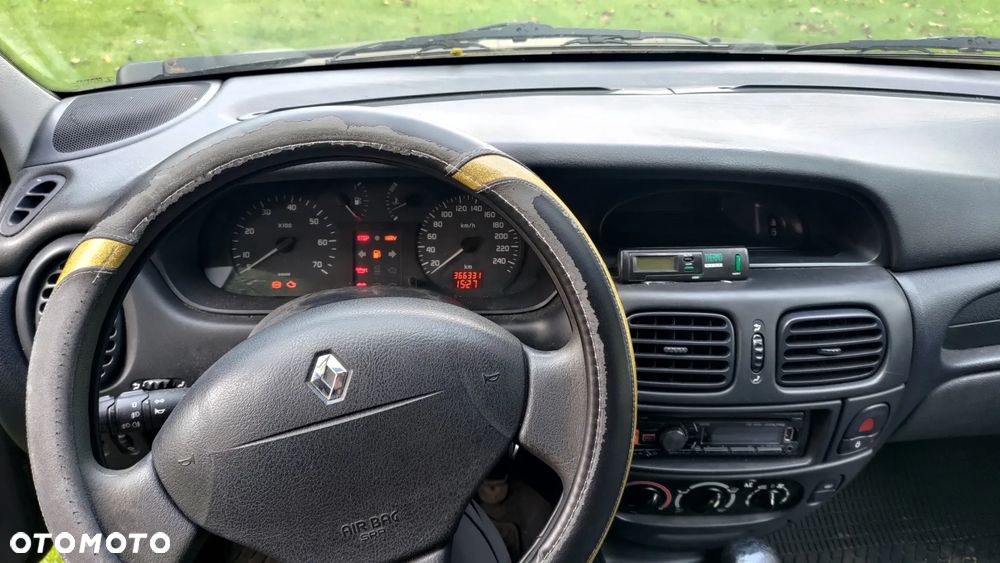 Renault Megane 1.6 - 6