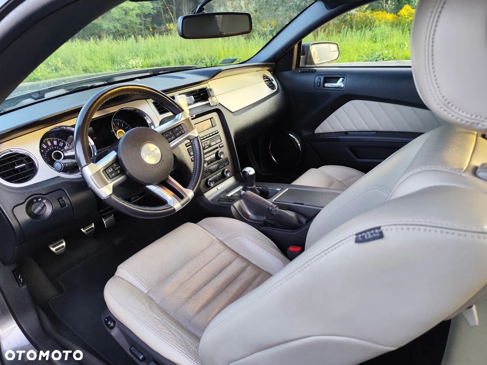 Ford Mustang 3.7 V6 Premium - 14