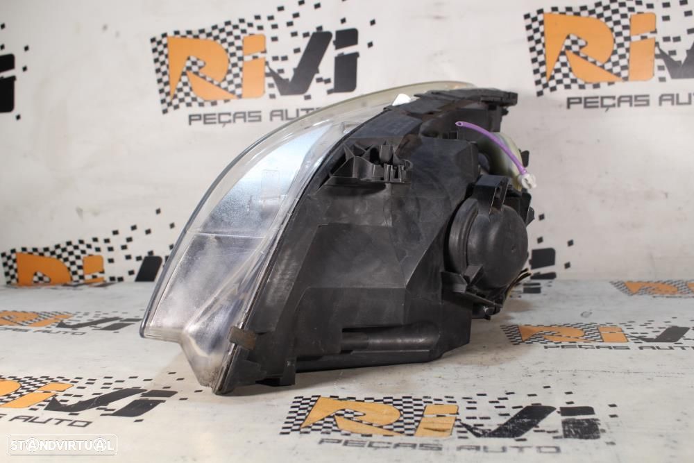 Ótica / Farol Direito Mercedes-Benz B-Class (W245)  A1698208061 / 0301 - 5