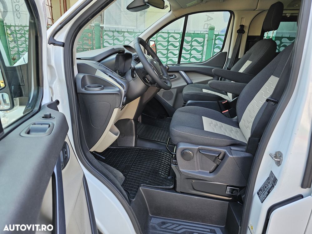 Ford Tourneo Custom - 20