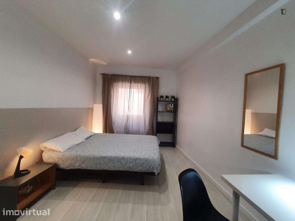 Quarto - localizado em Baixa Coimbra - Grande imagem: 2/16