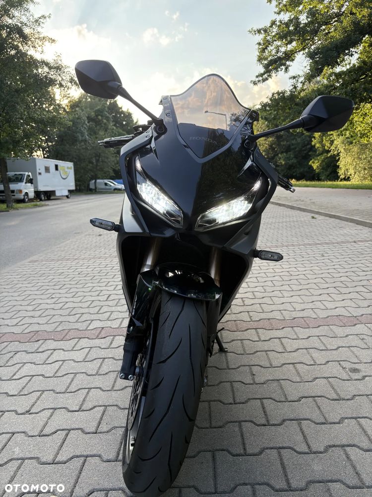 Honda CBR - 9
