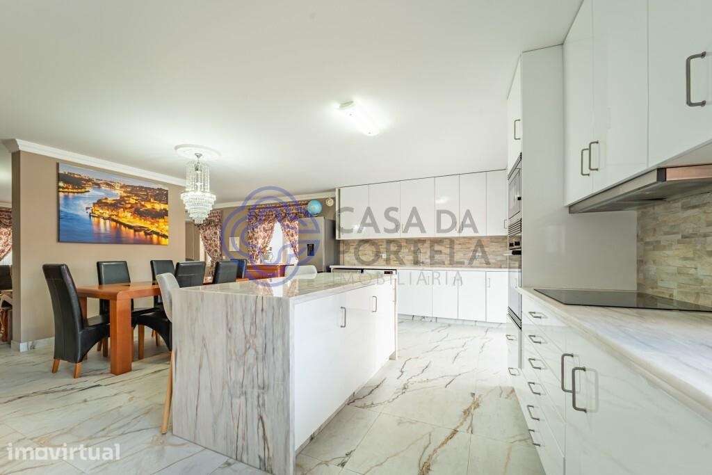 ESPETACULAR MORADIA COM 3 SUITES - Grande imagem: 4/35