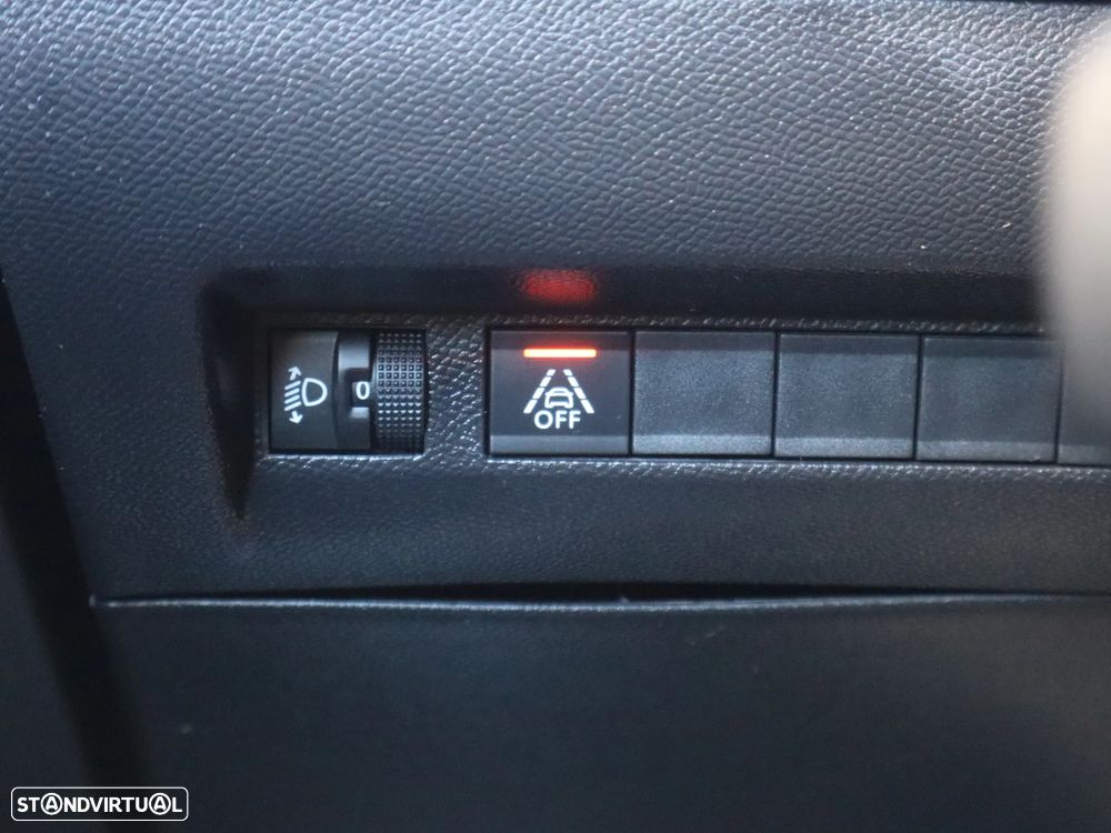 Peugeot e-208 Allure - 16