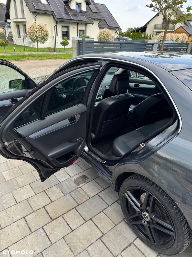 Mercedes-Benz Klasa C 220 CDI BlueEff 4-Matic Avantgarde - 11