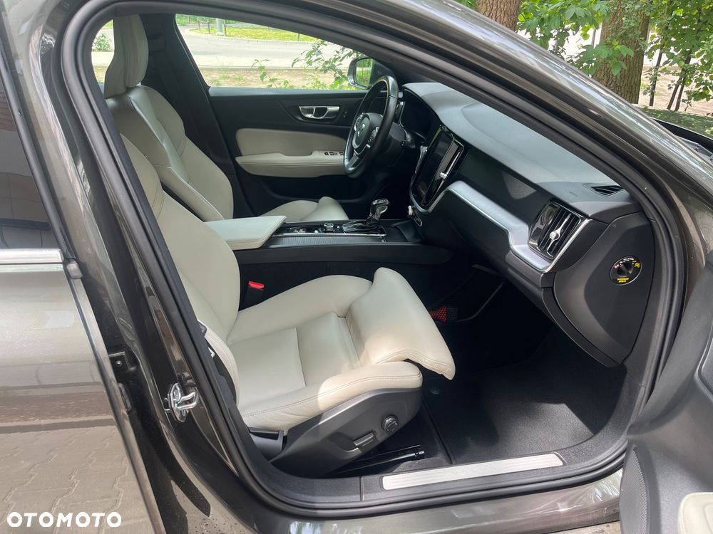 Volvo V60 T4 Momentum Pro - 10