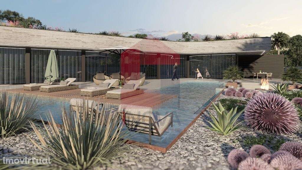 Moradia Térrea com Piscina - Grande imagem: 2/23