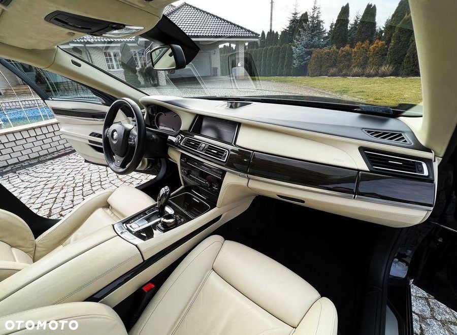 BMW Seria 7 750d xDrive - 27
