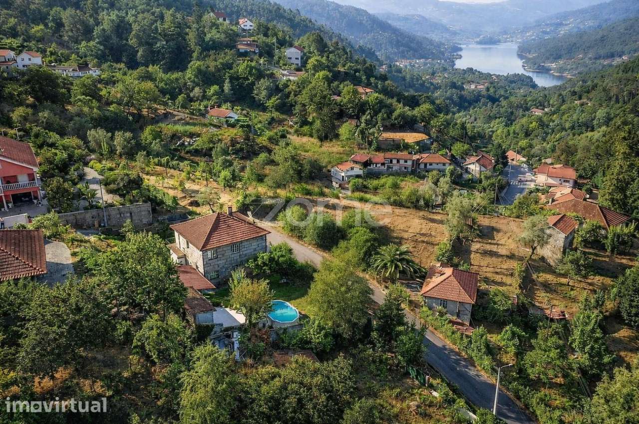 MORADIA T4 NO CORAÇÃO DO GERÊS COM GRANDE POTENCIAL PARA TURISMO - Grande imagem: 4/33
