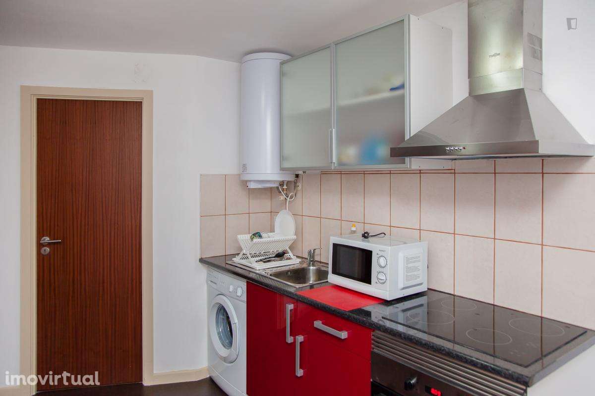 Quarto - localizado em Baixa Coimbra - Grande imagem: 2/14