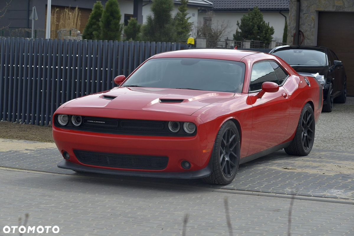 Dodge Challenger - 11