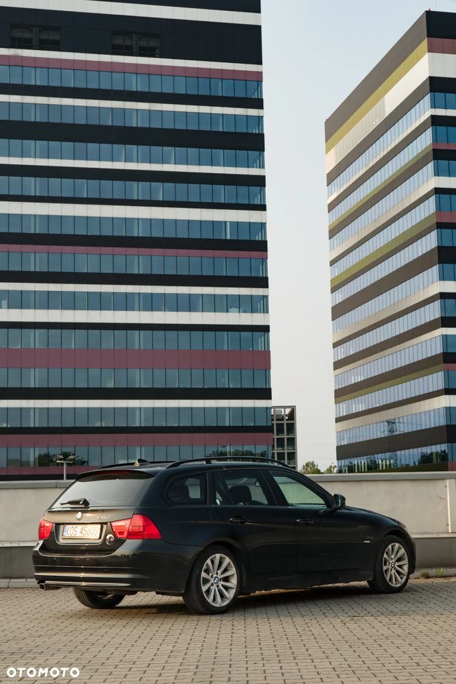 BMW Seria 3 320d xDrive - 9
