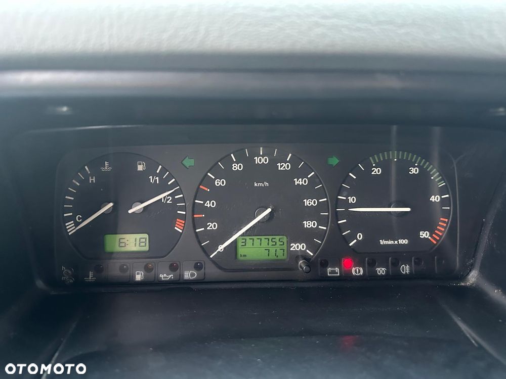 Volkswagen Caravelle - 14