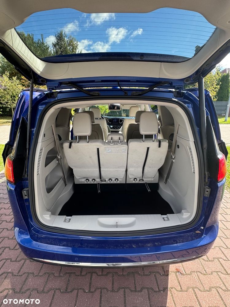 Chrysler Pacifica - 8