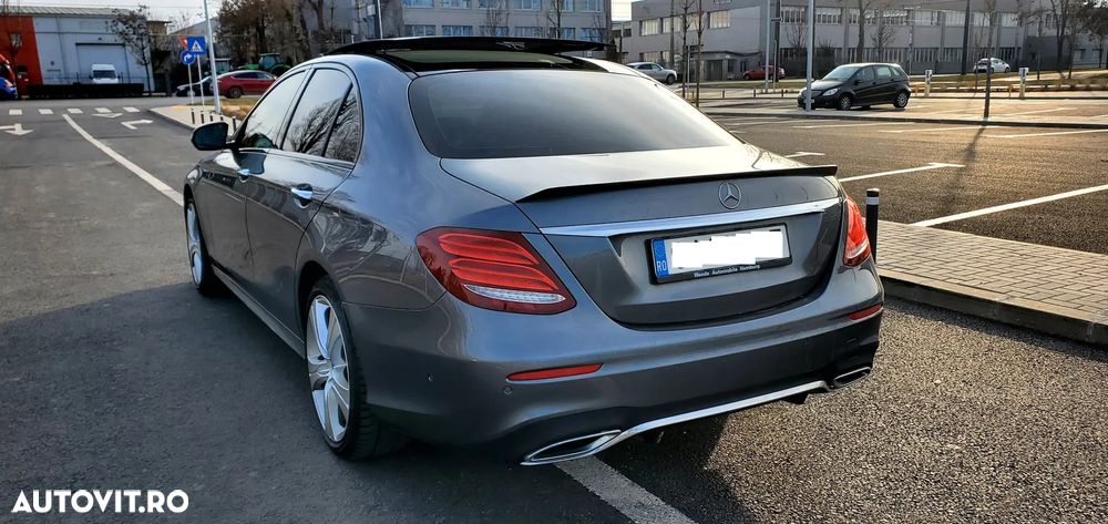 Mercedes-Benz E 220 d 4Matic T 9G-TRONIC AMG Line - 11