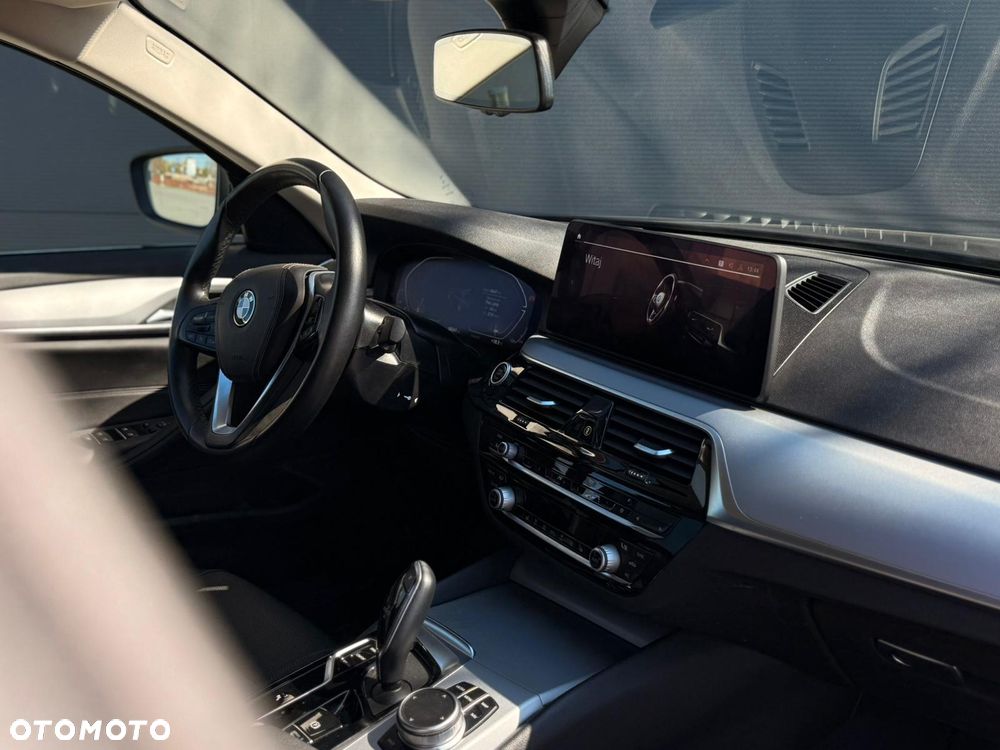 BMW Seria 5 518d - 14