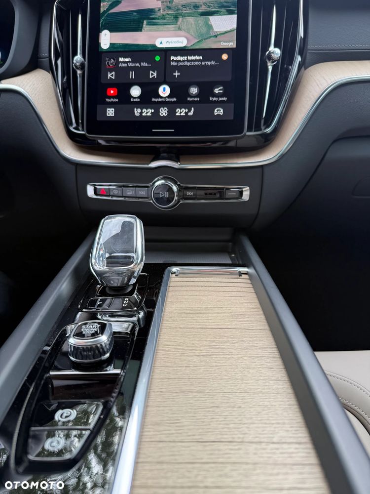 Volvo XC 60 T6 Plug-In Hybrid AWD Ultra Dark - 25