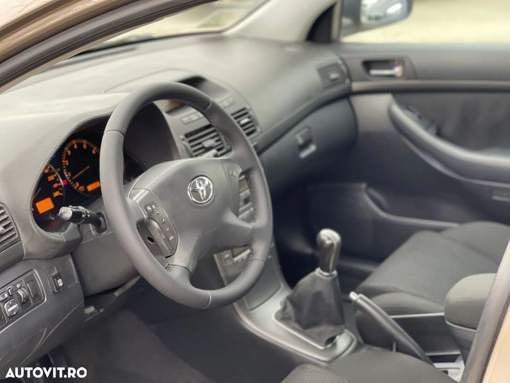 Toyota Avensis 1.6 Sdn. Sol - 6