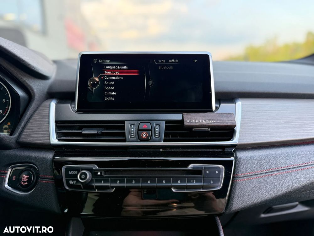 BMW Seria 2 218d - 26